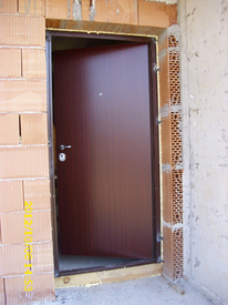 Входна врата А4 - входна блиндирана врата с фолио