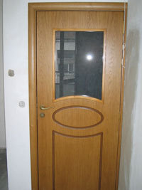 Интериорна врата естествен фурнир с остъкление