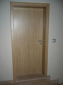 Входна врата А5 - метална блиндирана врата облечена в ламинат