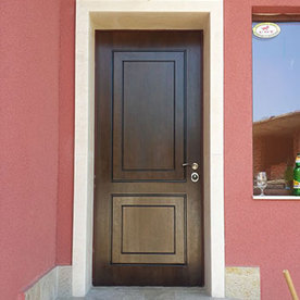 Входна врата А6 - метална блиндирана врата облечена с естествен фурнир